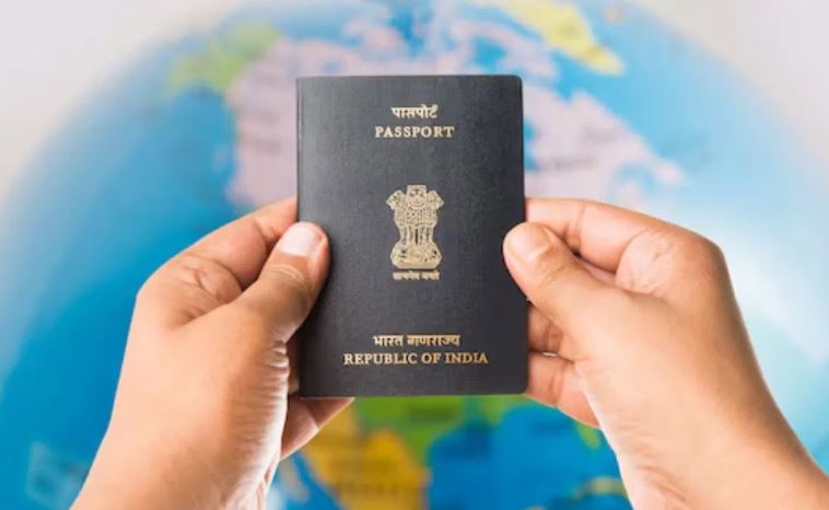 गत बर्ष मात्रै २ लाख ६ हजार बढी भारतीयले त्यागे नागरिकता 1 india passport